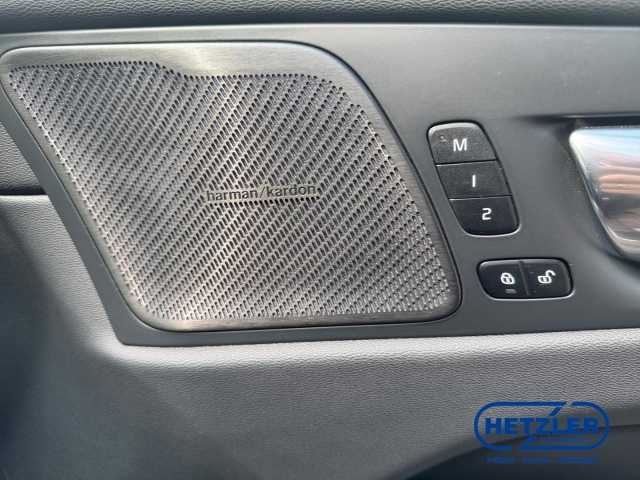 Volvo  XC60 Plus, B4 AWD Mild-Hybrid, Diesel, Dark