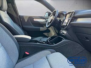 Volvo  XC40 Plus, B4 Mild-Hybrid, Benzin, Dark