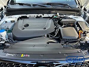 Volvo  XC40 Plus, B4 Mild-Hybrid, Benzin, Dark