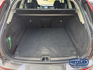 Volvo  XC60 Plus, B4 AWD Mild-Hybrid, Diesel, Dark
