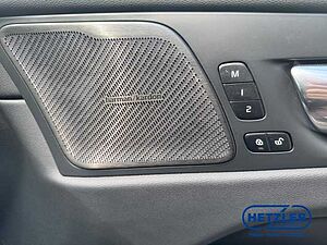 Volvo  XC60 Plus, B4 AWD Mild-Hybrid, Diesel, Dark