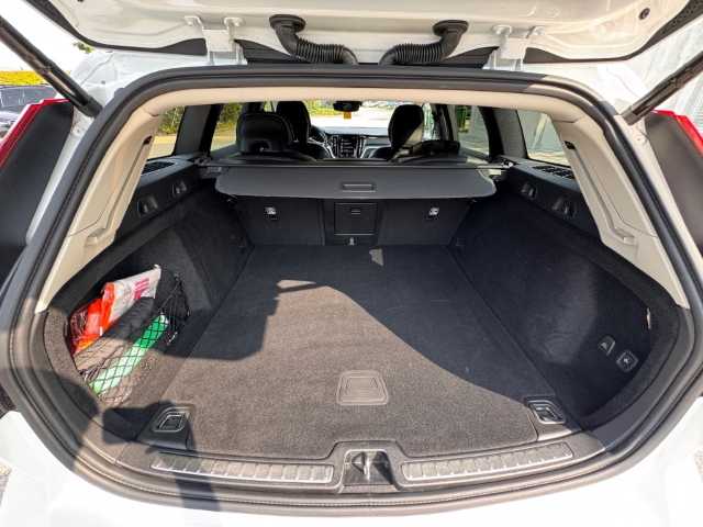 Volvo  V60 Recharge R-Design Expression, T6 AWD Plug-in Hybrid