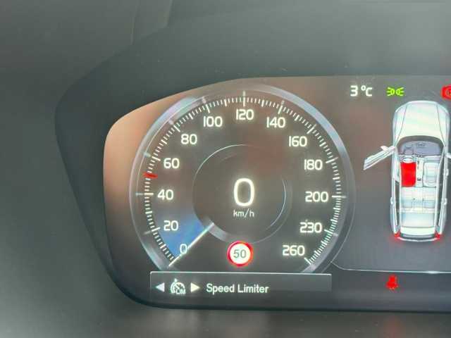 Volvo  V60 R-Design, B4 Mild-Hybrid Diesel