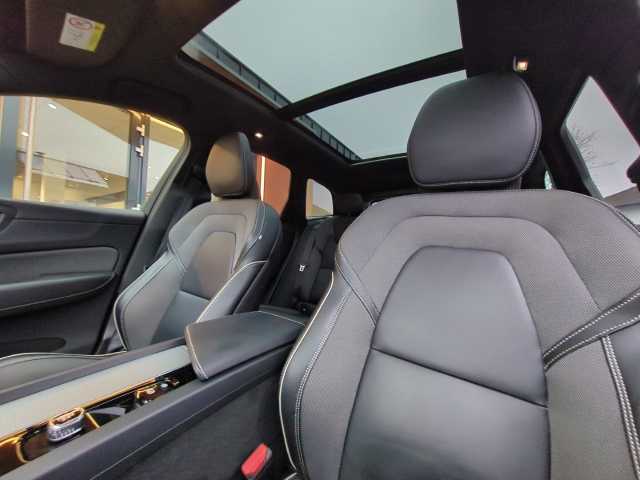 Volvo  XC60 Recharge R-Design, T8 AWD Plug-in Hybrid