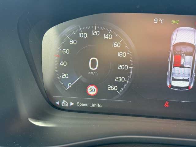 Volvo  XC40 Recharge Plus, T5 Plug-in Hybrid, Elektrisch/Benzin, Dark