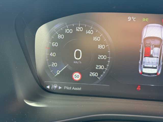 Volvo  XC40 Recharge Plus, T5 Plug-in Hybrid, Elektrisch/Benzin, Dark