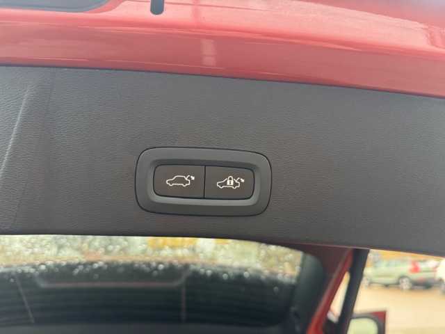 Volvo  XC40 Recharge Plus, T4 Plug-in Hybrid, Elektrisch/Benzin, Dark