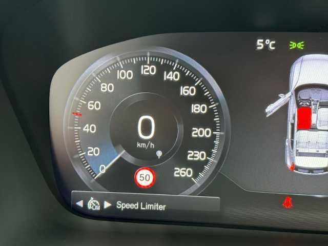Volvo  XC40 Recharge Plus, T4 Plug-in Hybrid, Elektrisch/Benzin, Dark