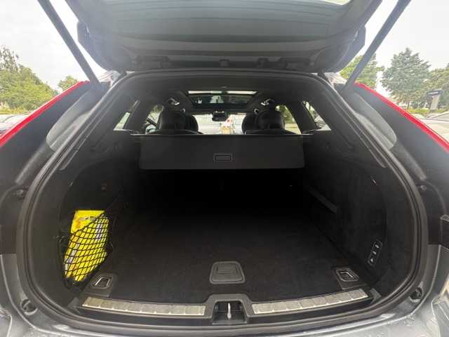 Volvo  XC60 B6 Mild-Hybrid Benzin AWD Automatikgetriebe (228kW/310PS) R-Design