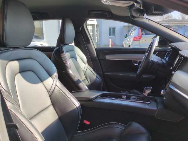 Volvo  V90 T4 Automatikgetriebe (140kW/190PS) R-Design