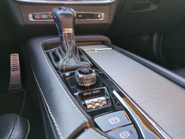Volvo  V90 T4 Automatikgetriebe (140kW/190PS) R-Design