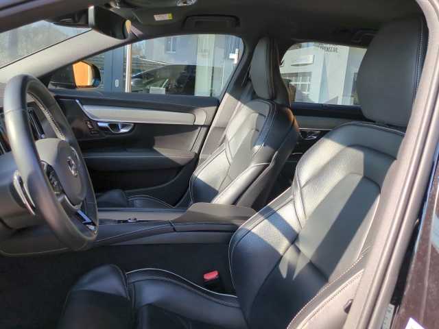 Volvo  V90 T4 Automatikgetriebe (140kW/190PS) R-Design