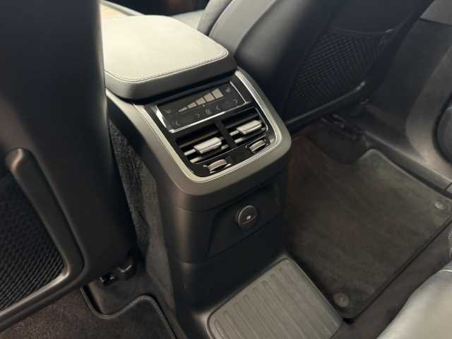 Volvo  XC90 Recharge Plus, T8 AWD Plug-in Hybrid, Elektrisch/Benzin, Dark, 7 Sitze