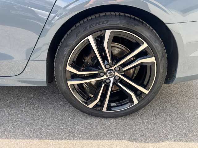 Volvo  V90 Recharge Ultimate, T8 AWD Plug-in Hybrid, Elektrisch/Benzin, Dark
