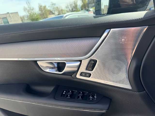 Volvo  V90 Recharge Ultimate, T8 AWD Plug-in Hybrid, Elektrisch/Benzin, Dark