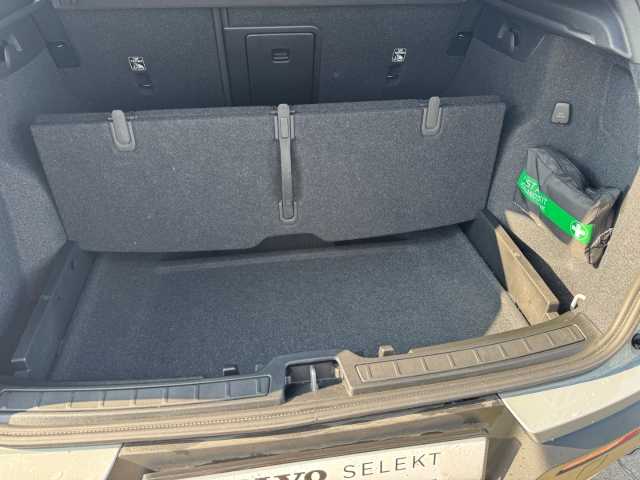 Volvo  XC40 Core, B3 Mild-Hybrid, Benzin