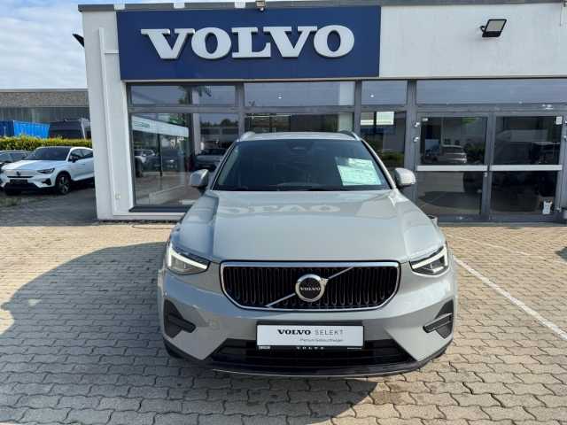 Volvo  XC40 Core, B3 Mild-Hybrid, Benzin