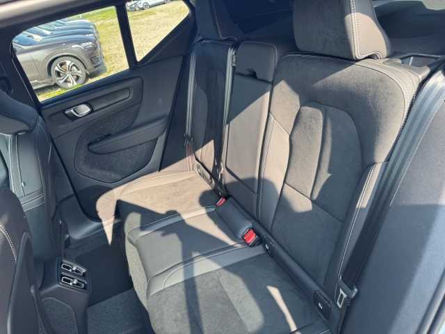 Volvo  XC40 Core, B3 Mild-Hybrid, Benzin