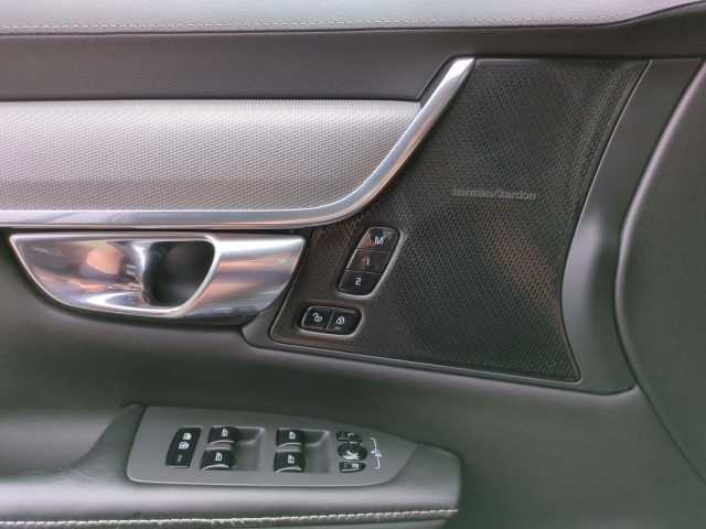 Volvo  V90 T8 TWIN ENGINE AWD Automatikgetriebe (223+65kW/303+87PS) R-Design