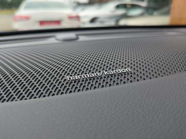 Volvo  V90 T8 TWIN ENGINE AWD Automatikgetriebe (223+65kW/303+87PS) R-Design