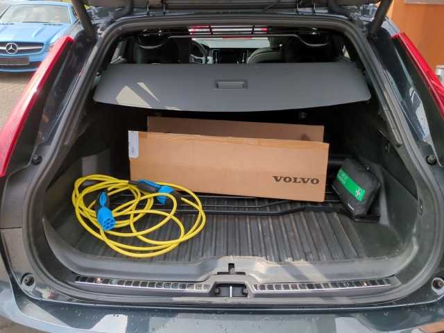 Volvo  V90 T8 TWIN ENGINE AWD Automatikgetriebe (223+65kW/303+87PS) R-Design