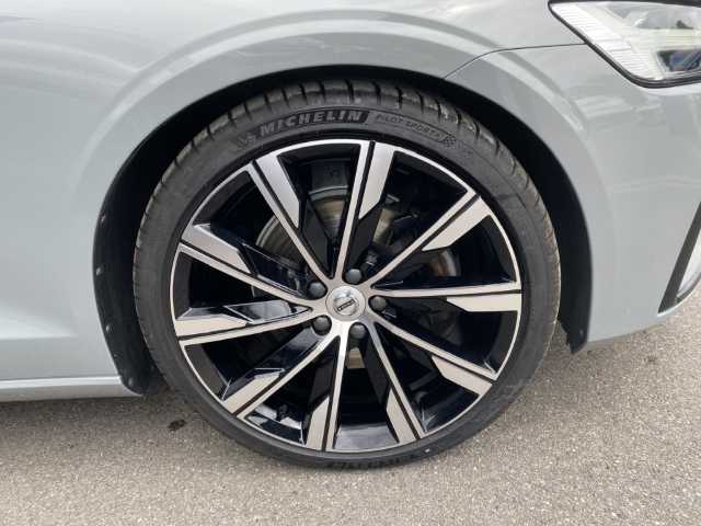 Volvo  V60 Ultimate, B4 Mild-Hybrid, Diesel, Dark