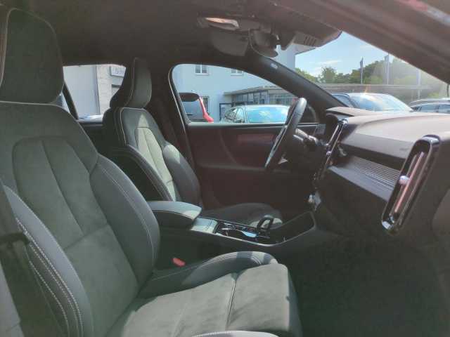Volvo  XC40 Plus, B3 Mild-Hybrid, Benzin, Dark