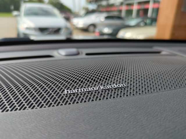 Volvo  XC40 Plus, B3 Mild-Hybrid, Benzin, Dark