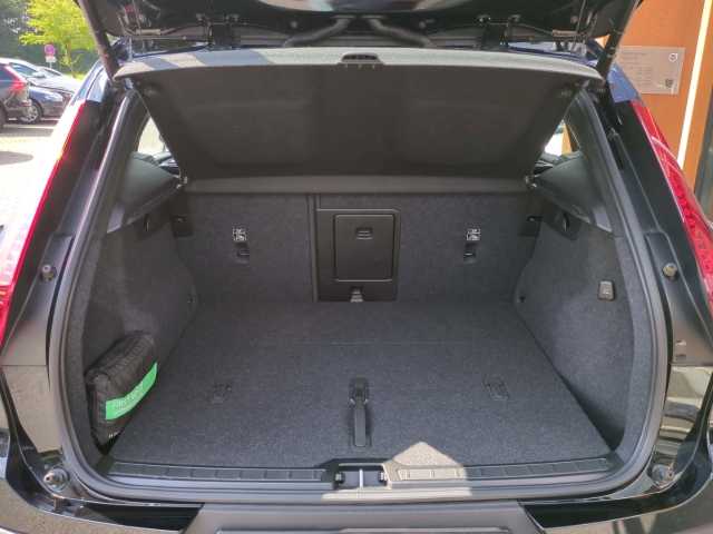 Volvo  XC40 Plus, B3 Mild-Hybrid, Benzin, Dark