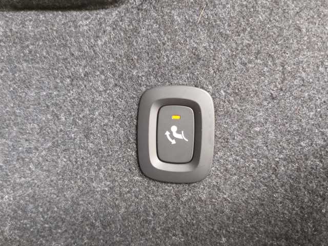 Volvo  XC40 Plus, B3 Mild-Hybrid, Benzin, Dark