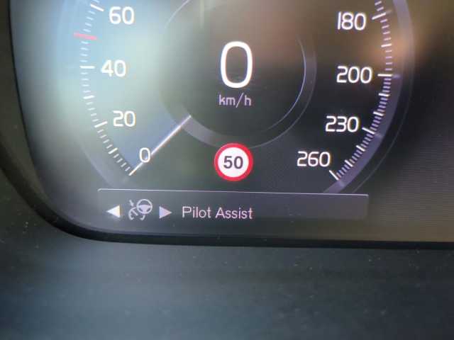 Volvo  XC40 Momentum Pro, T3 Automatikgetriebe