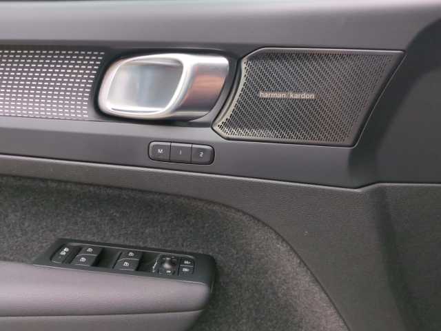 Volvo  XC40 Plus, B4 AWD Mild-Hybrid, Benzin, Bright