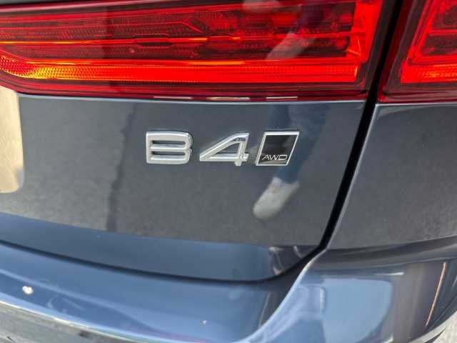 Volvo  XC60 Plus, B4 AWD Mild-Hybrid, Diesel, Dark