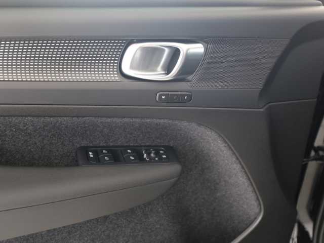 Volvo  XC40 Core, B3 Mild-Hybrid, Benzin