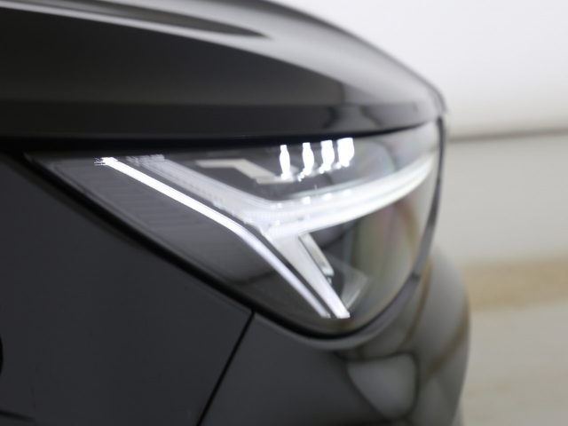 Volvo  XC40 Core, B3 Mild-Hybrid, Benzin