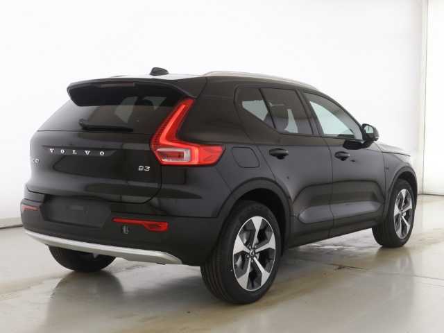 Volvo  XC40 Core, B3 Mild-Hybrid, Benzin