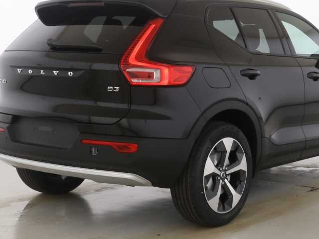 Volvo  XC40 Core, B3 Mild-Hybrid, Benzin
