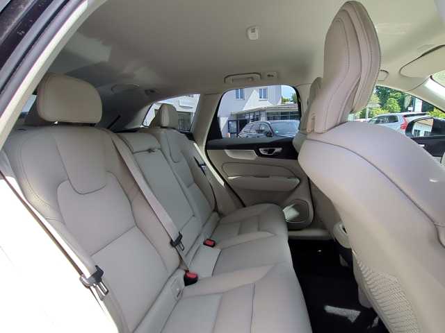 Volvo  XC60 Plus, B4 AWD Mild-Hybrid, Diesel, Dark