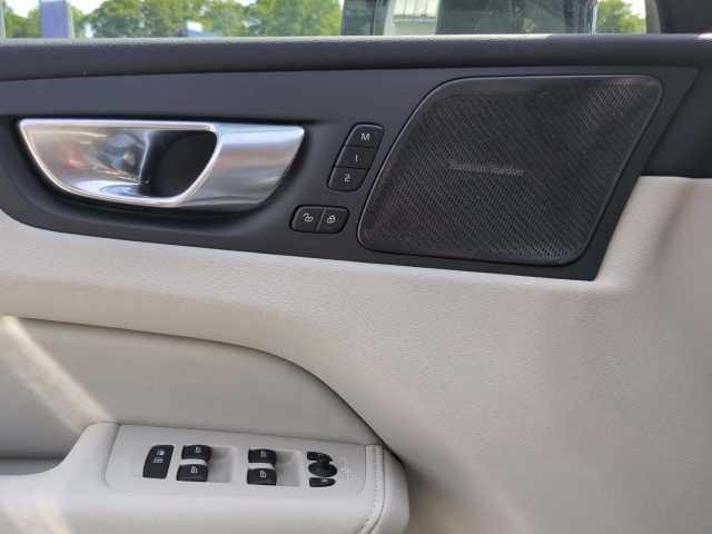 Volvo  XC60 Plus, B4 AWD Mild-Hybrid, Diesel, Dark