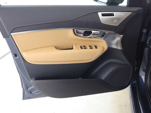 Volvo  XC90 Plus, T8 AWD Plug-in Hybrid, Elektrisch/Benzin, Bright, 7 Sitze