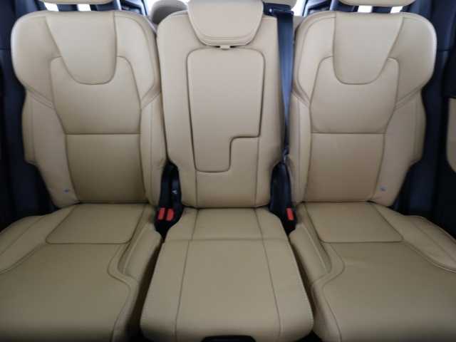 Volvo  XC90 Plus, T8 AWD Plug-in Hybrid, Elektrisch/Benzin, Bright, 7 Sitze