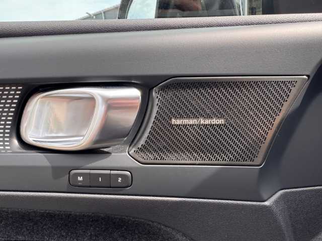 Volvo  XC40 Ultimate, B4 Mild-Hybrid, Benzin, Dark
