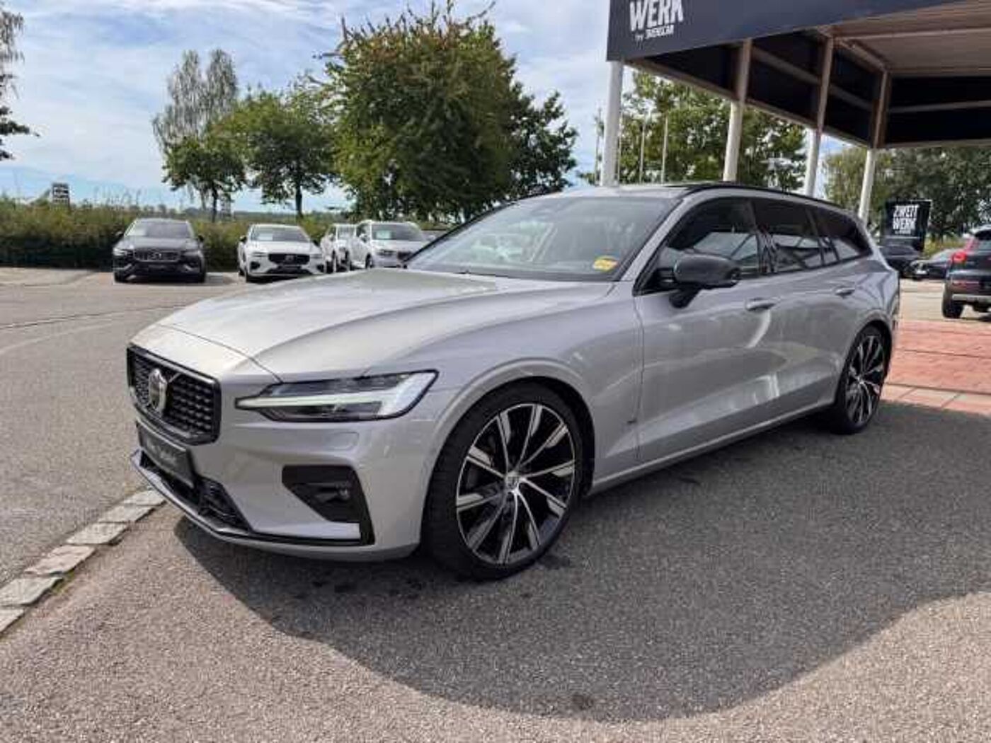 Volvo  V60 Ultimate, B4 Mild-Hybrid, Diesel, Dark