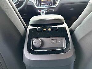 Volvo  V60 Recharge Plus, T6 AWD Plug-in Hybrid, Elektrisch/Benzin, Dark