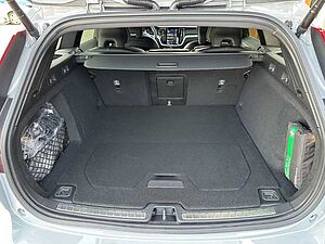 Volvo  V60 Recharge Plus, T6 AWD Plug-in Hybrid, Elektrisch/Benzin, Dark