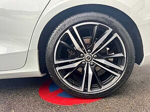 Volvo  V60 R-Design, B4 Mild-Hybrid Diesel