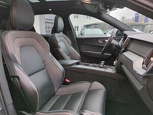 Volvo  XC60 Recharge R-Design, T8 AWD Plug-in Hybrid