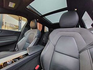 Volvo  XC60 Recharge R-Design, T8 AWD Plug-in Hybrid
