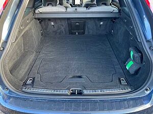 Volvo  V90 Recharge Ultimate, T8 AWD Plug-in Hybrid, Elektrisch/Benzin, Dark