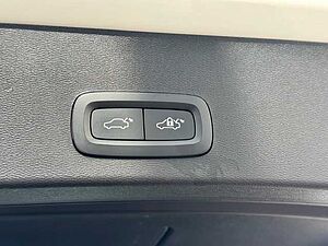 Volvo  XC40 Recharge Plus, T5 Plug-in Hybrid, Elektrisch/Benzin, Dark